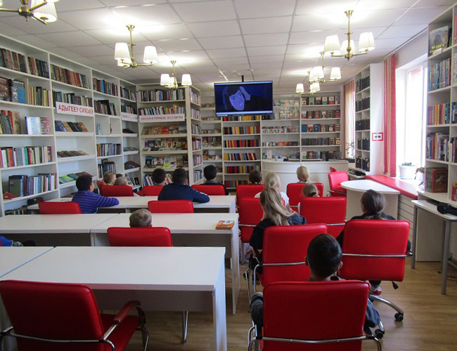 kinozal-v-shkolnoj-biblioteke